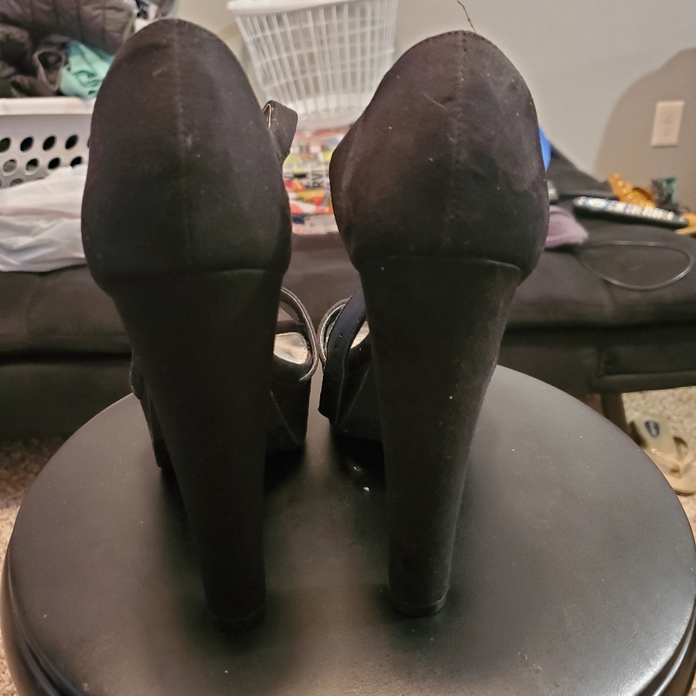 Heels - Picture 2 of 3